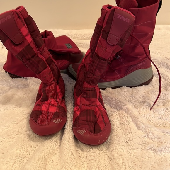 Teva boots with wearable inner liner size 6 - Picture 10 of 13